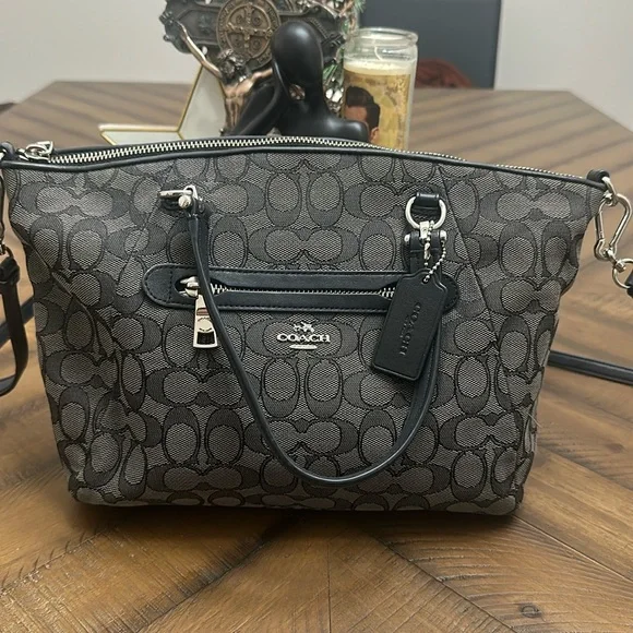 Coach crossbody - Picture 1 of 6